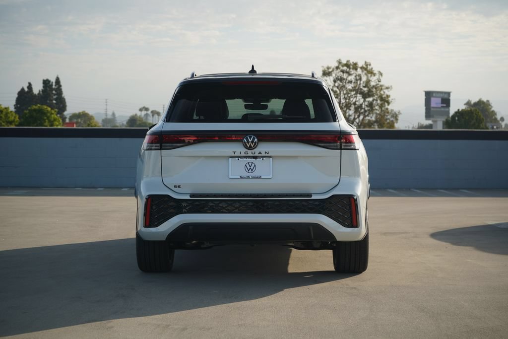 New 2026 Volkswagen Tiguan SE R-Line FWD image 5