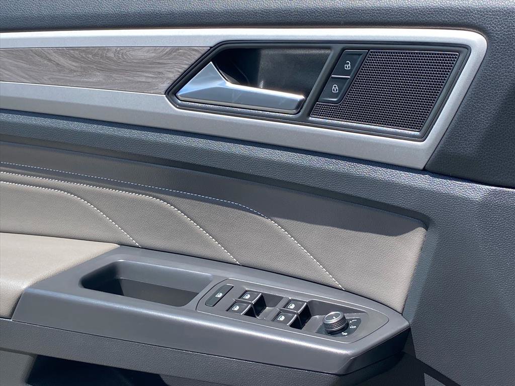 Certified 2023 Volkswagen Atlas Cross Sport SE w/ Panoramic Sunroof Package AWD/4WD image 18