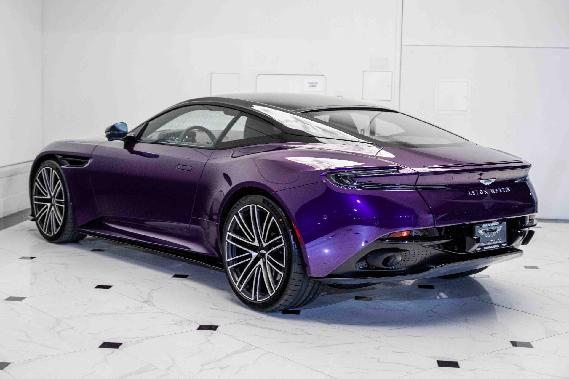 Used 2024 Aston Martin DB12 Coupe image 2