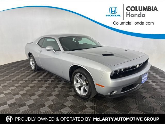 Used 2022 Dodge Challenger SXT RWD image 1