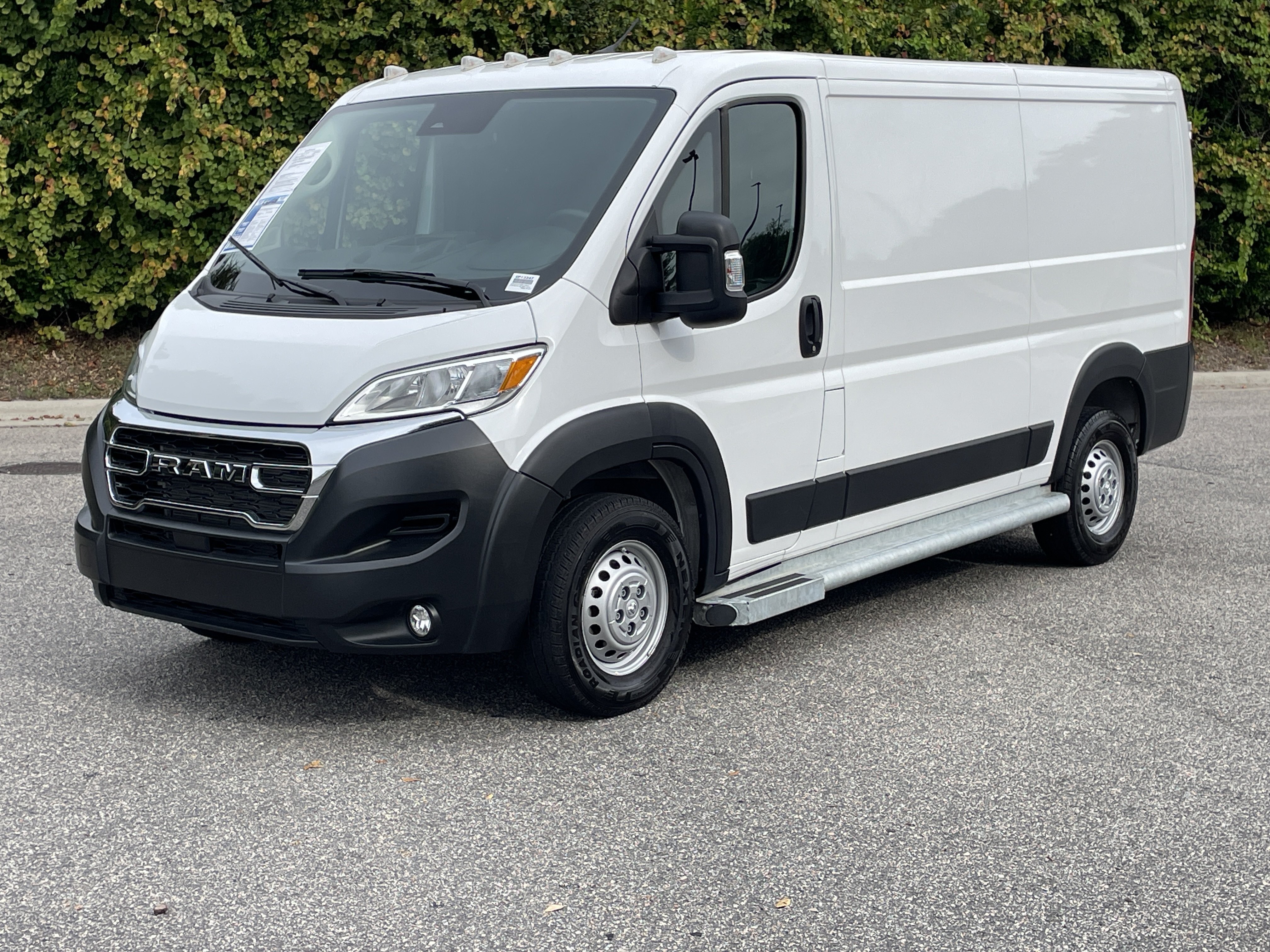 Used 2025 RAM ProMaster 2500 w/ U-Haul Equipment Group FWD image 4