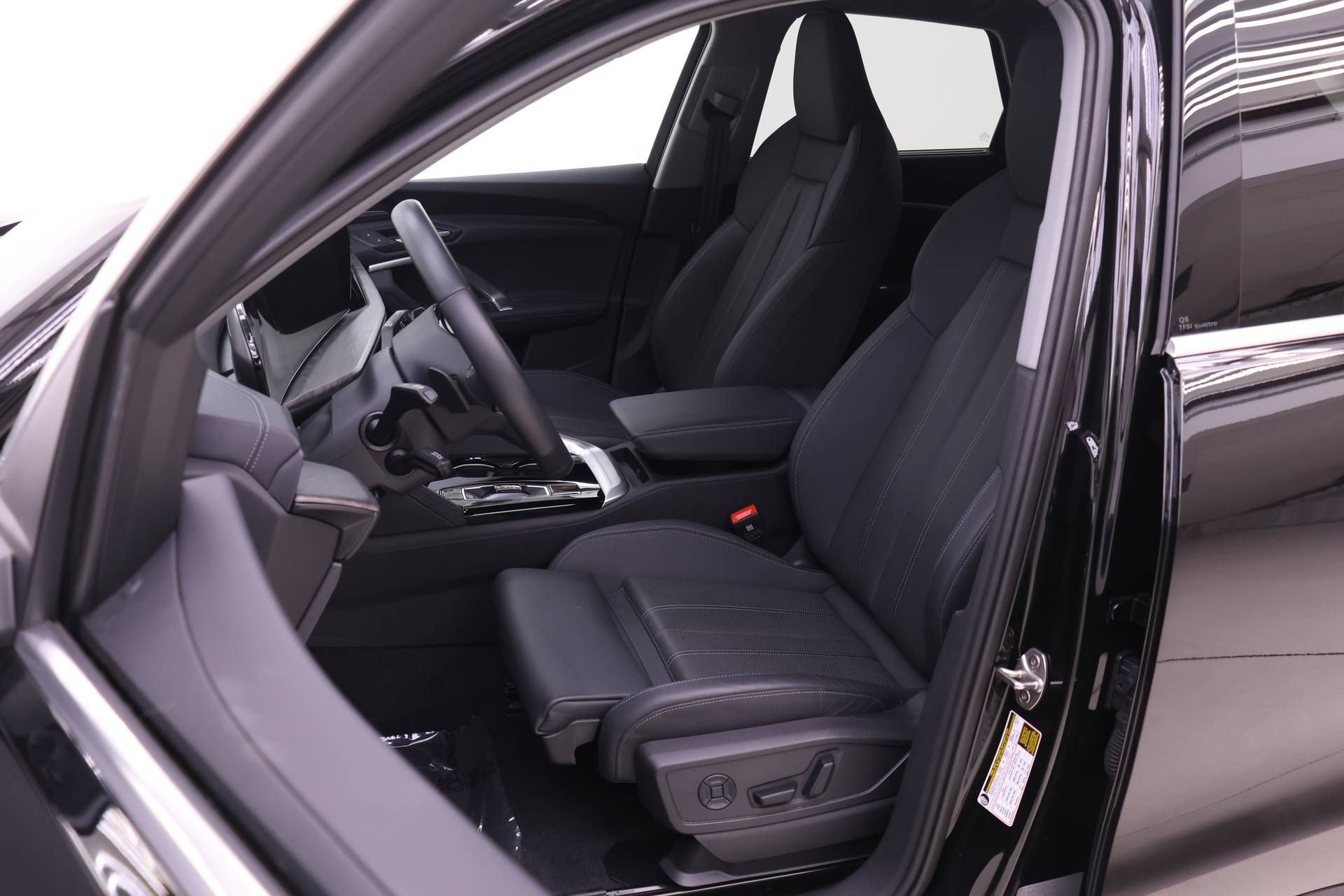 Certified 2025 Audi Q5 Premium w/ Premium Plus AWD/4WD image 7