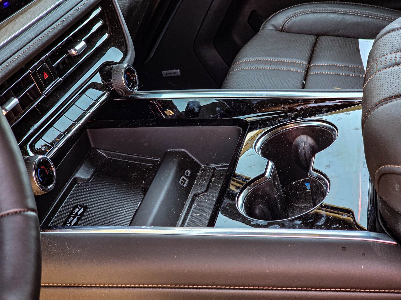 Used 2025 Chevrolet Tahoe High Country image 11