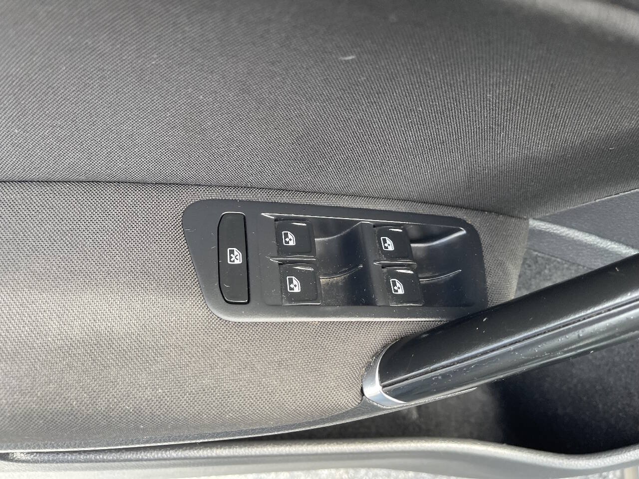 Used 2018 Volkswagen Golf S FWD image 13