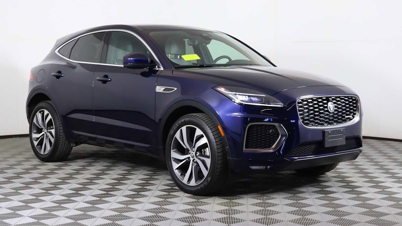 Used 2024 Jaguar E-PACE R-Dynamic SE image 3