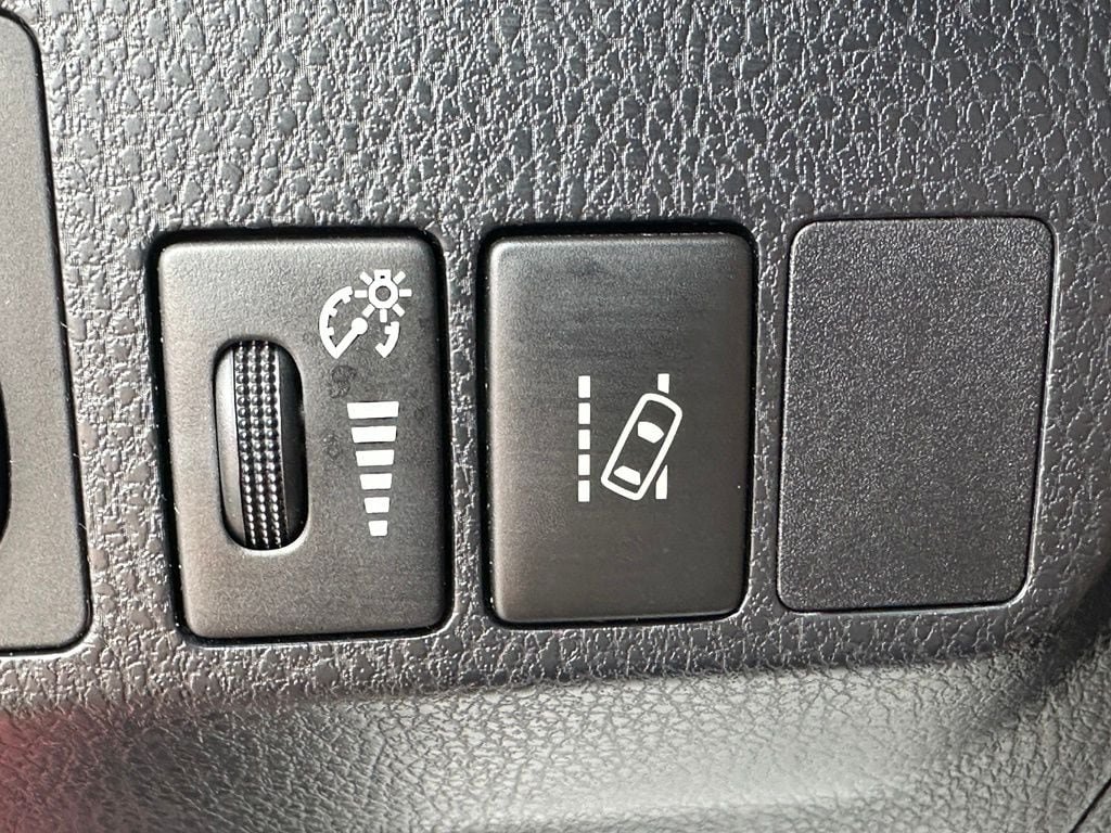 Used 2017 Toyota RAV4 LE w/ All Weather Liner Package AWD/4WD image 22