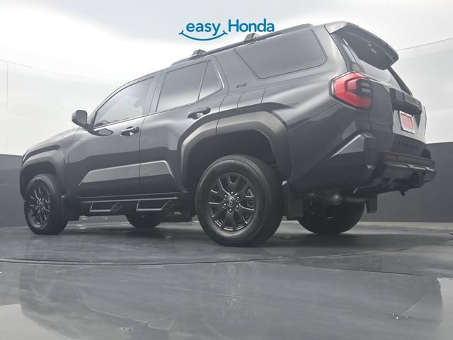 Used 2025 Toyota 4Runner SR5 AWD/4WD image 30