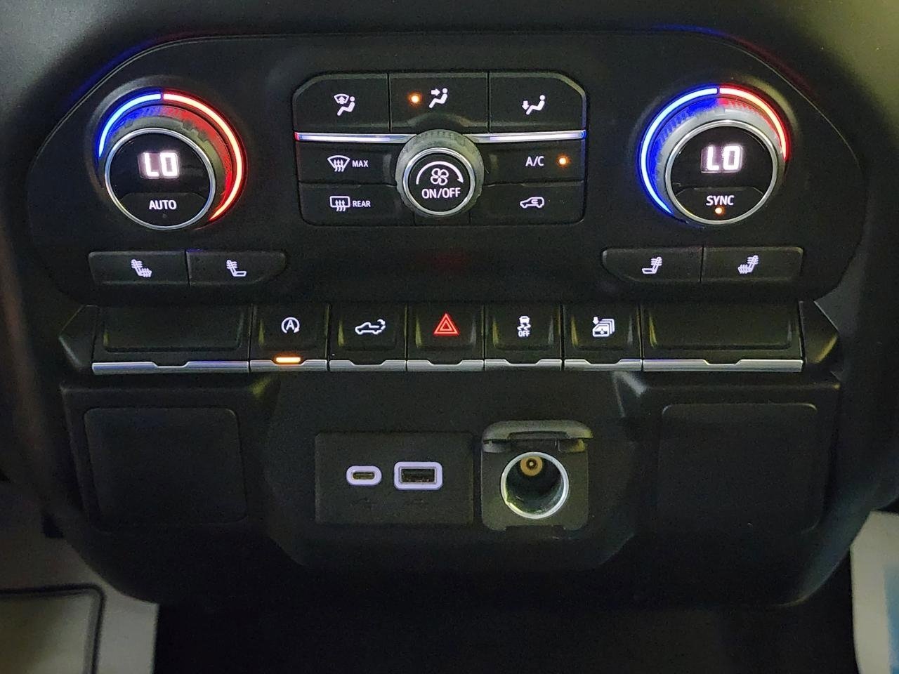 Used 2022 Chevrolet Silverado 1500 LT image 24