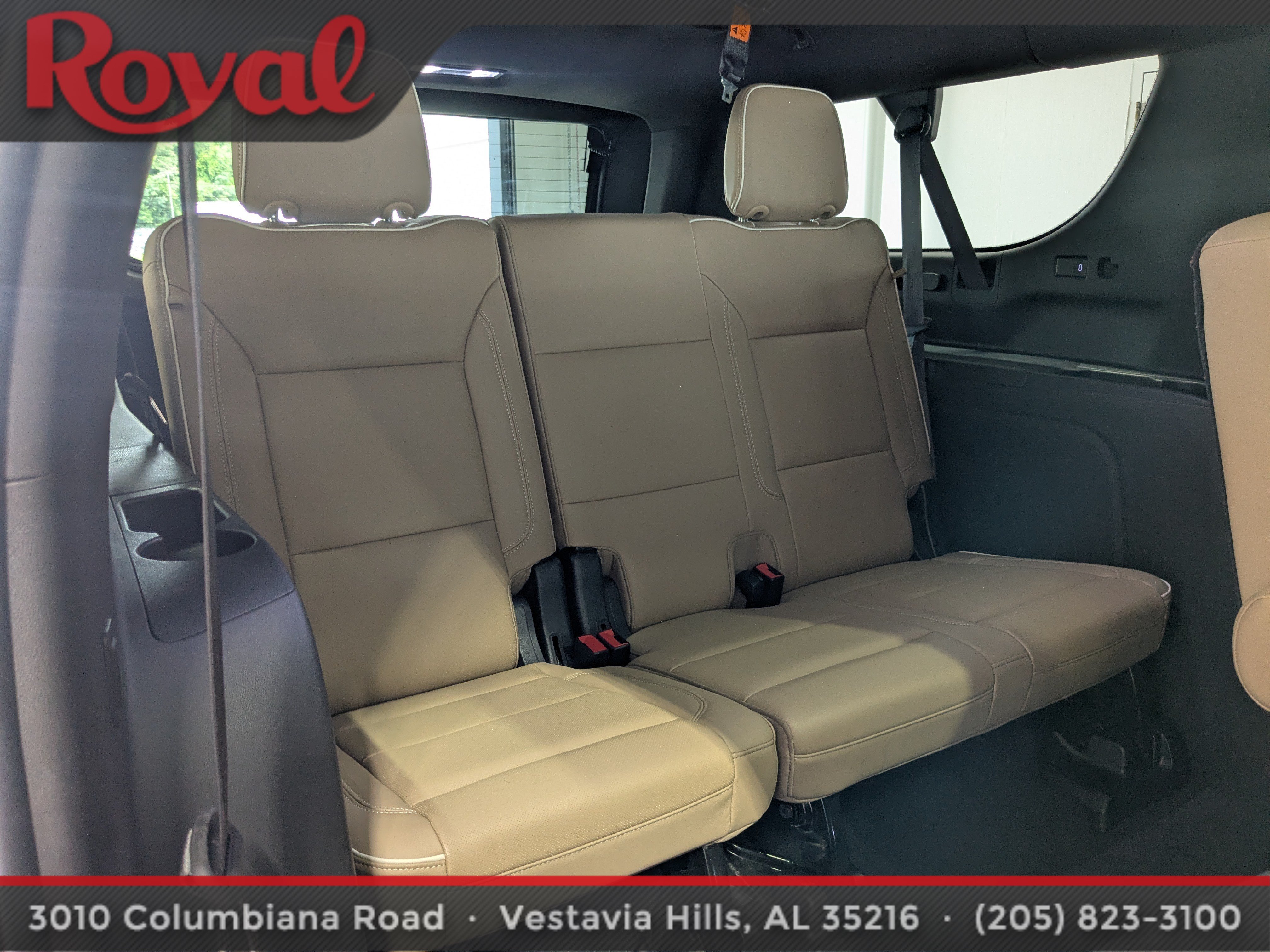 Used 2021 Chevrolet Suburban Premier w/ Premium Package RWD image 12