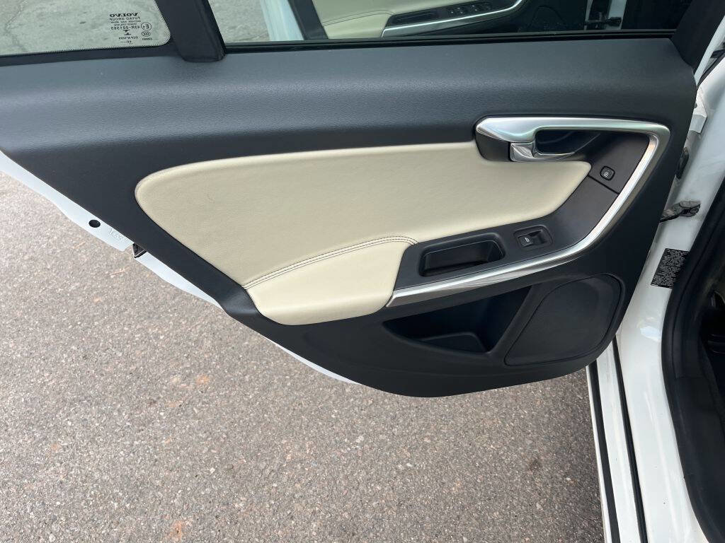 Used 2017 Volvo S60 T5 Dynamic FWD image 15