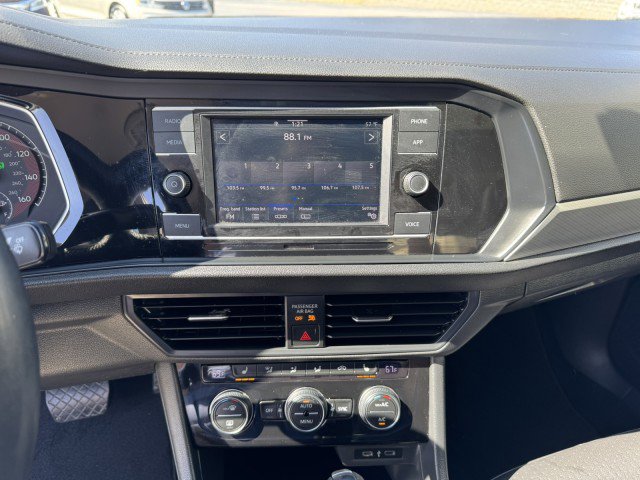 Used 2021 Volkswagen Jetta SE image 13
