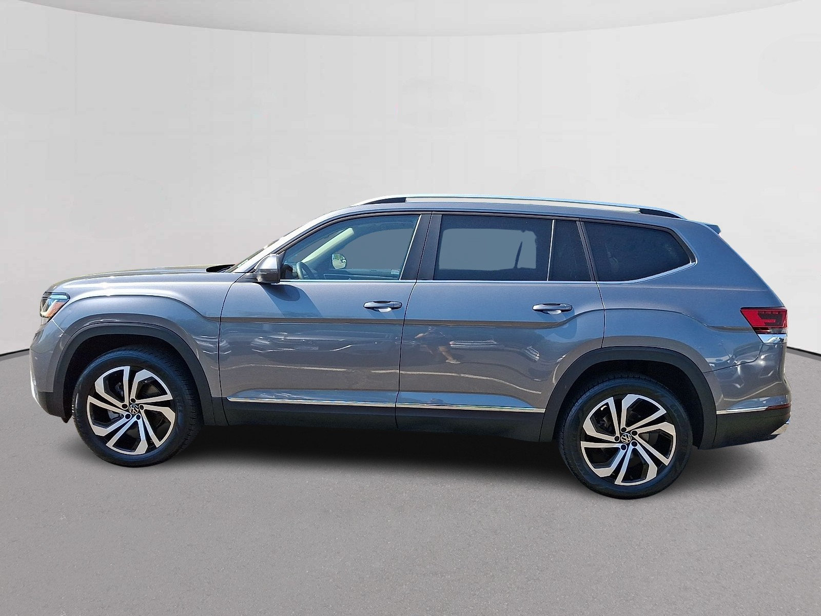 Used 2023 Volkswagen Atlas SEL AWD/4WD image 6