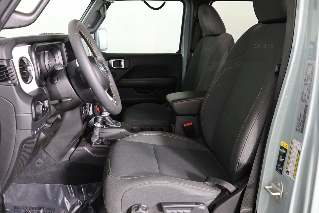 Used 2024 Jeep Wrangler Unlimited Sahara AWD/4WD image 14