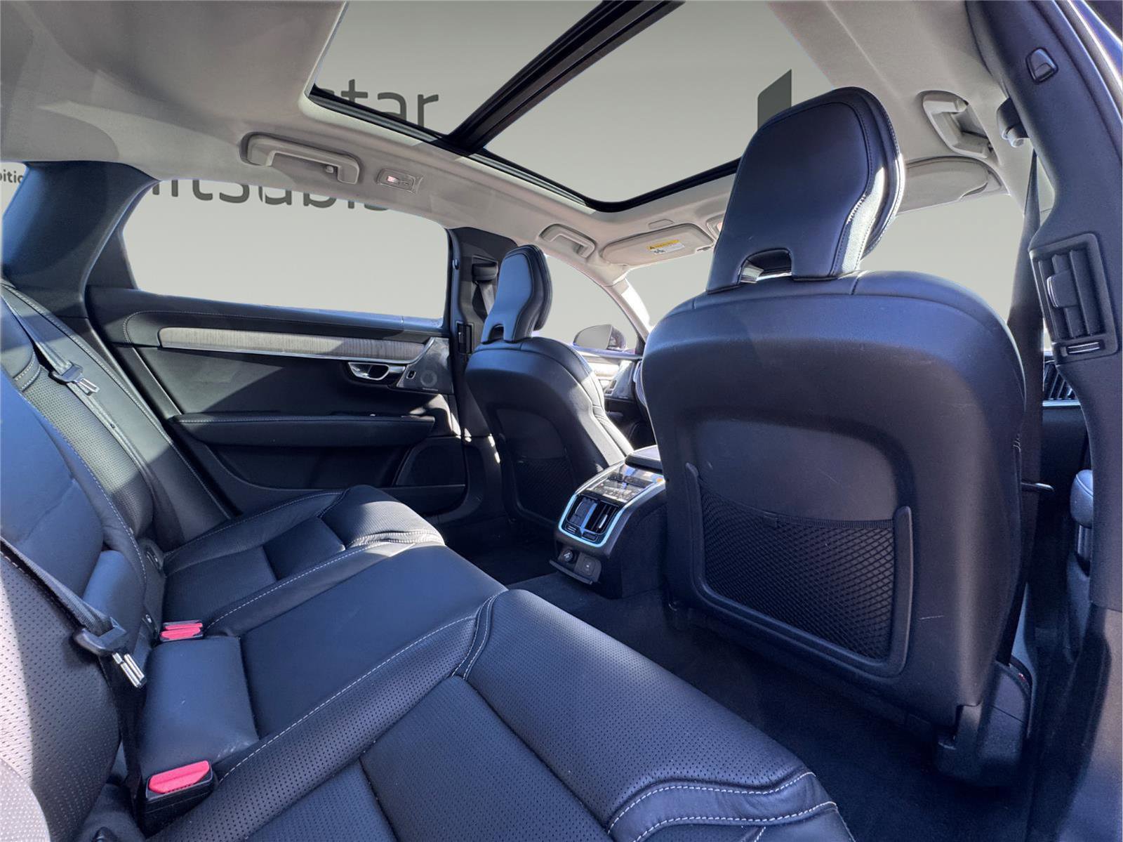 Used 2022 Volvo S90 B6 Inscription w/ Advanced Package image 22