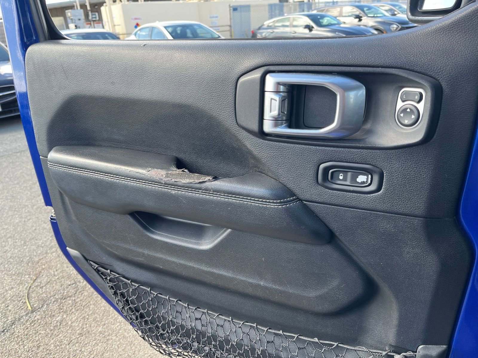 Used 2020 Jeep Wrangler Unlimited Sahara image 20