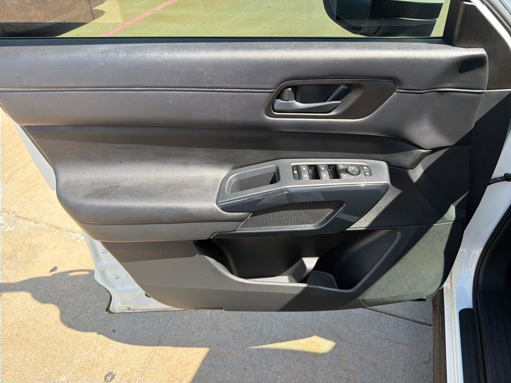 Used 2024 Nissan Pathfinder SV FWD image 12