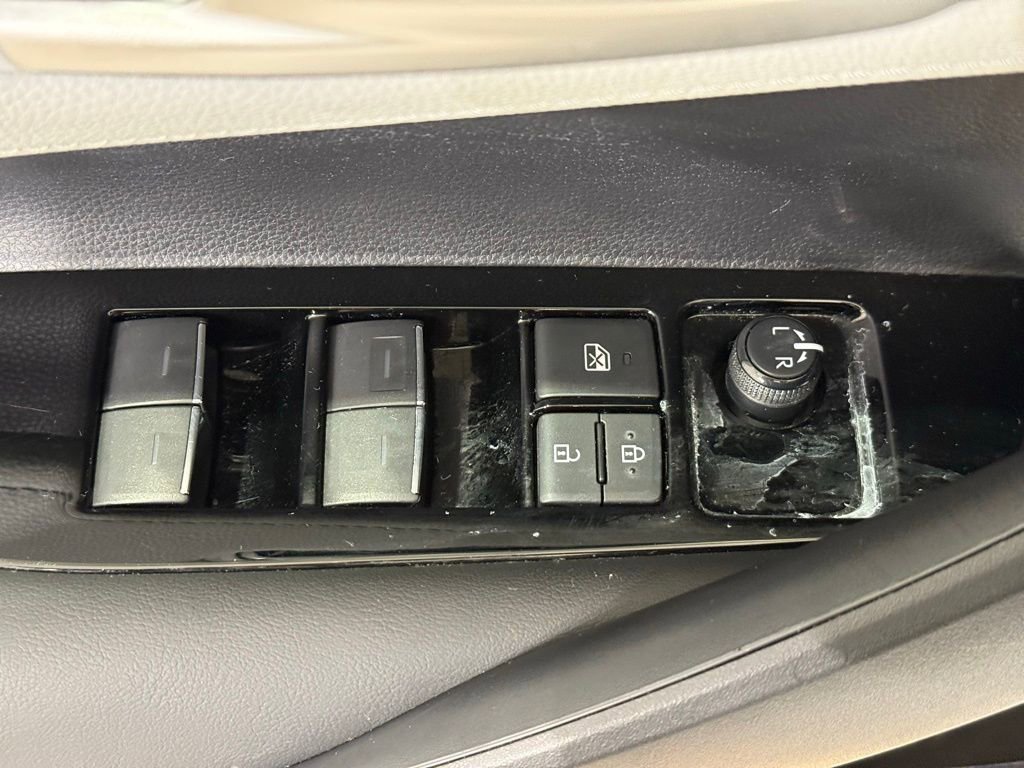 Used 2024 Toyota Corolla SE image 16
