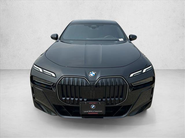 Used 2026 BMW 740i xDrive w/ Premium Package AWD/4WD image 2