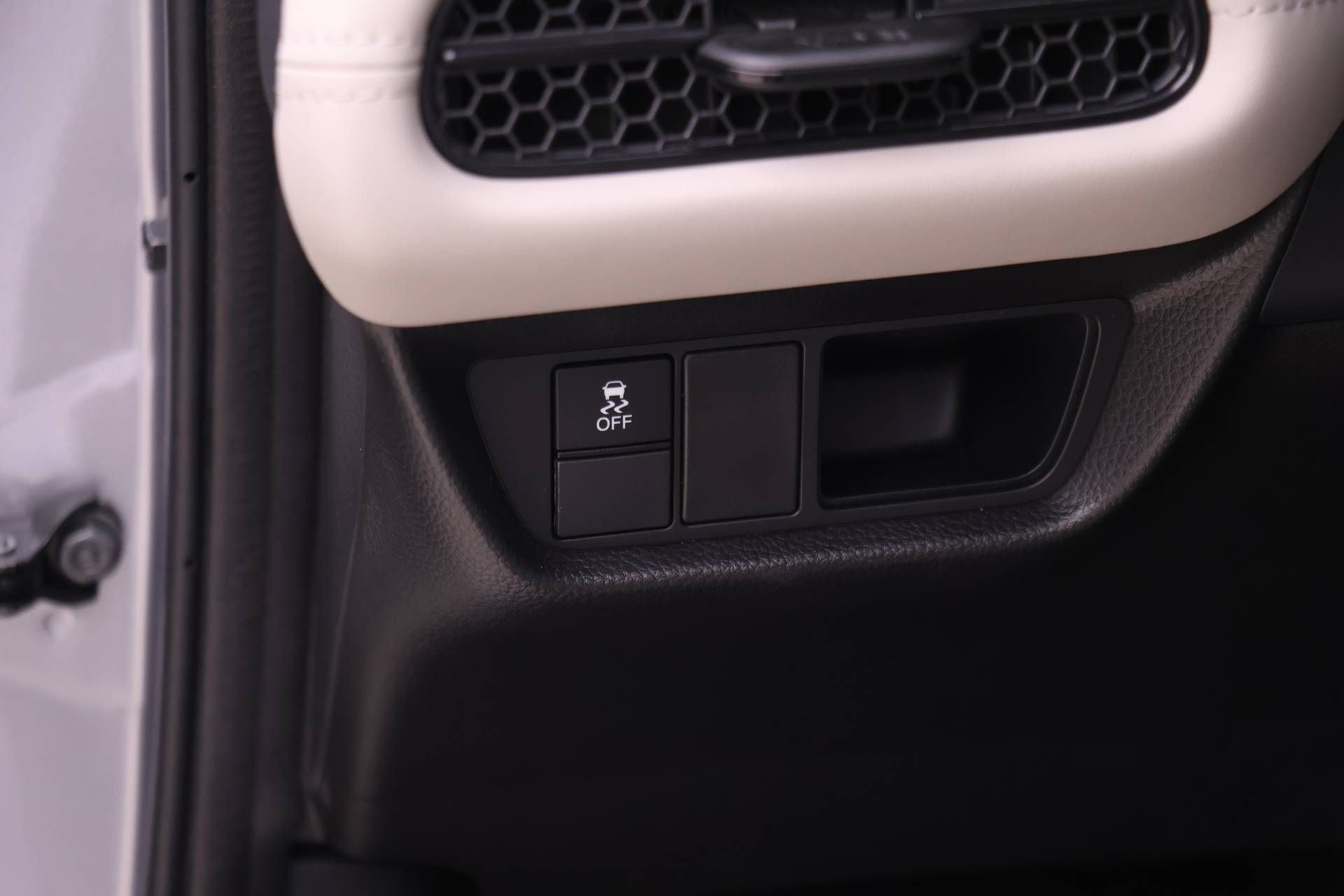 Certified 2023 Honda HR-V LX image 16