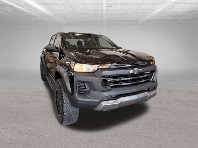 Used 2023 Chevrolet Colorado Trail Boss w/ Advanced Trailering Package AWD/4WD image 3