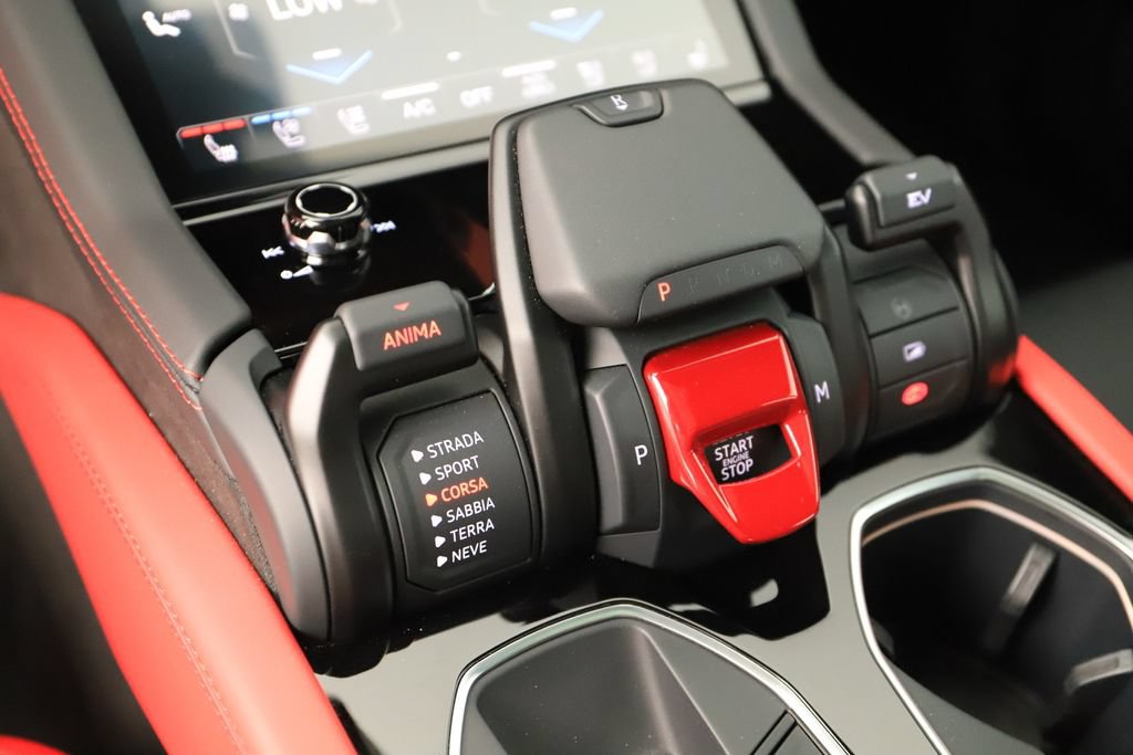 Used 2025 Lamborghini Urus SE AWD/4WD image 30