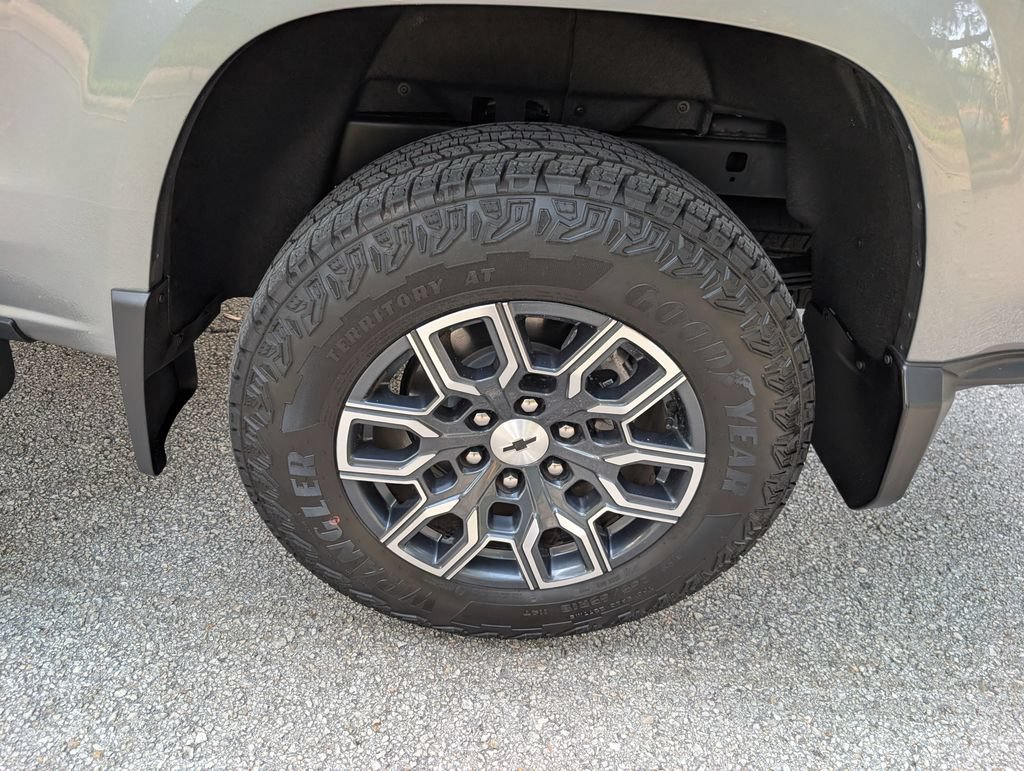 Used 2026 Chevrolet Colorado Z71 w/ Technology Package AWD/4WD image 13
