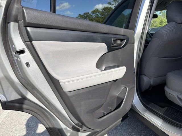 Used 2023 Toyota Highlander L image 13