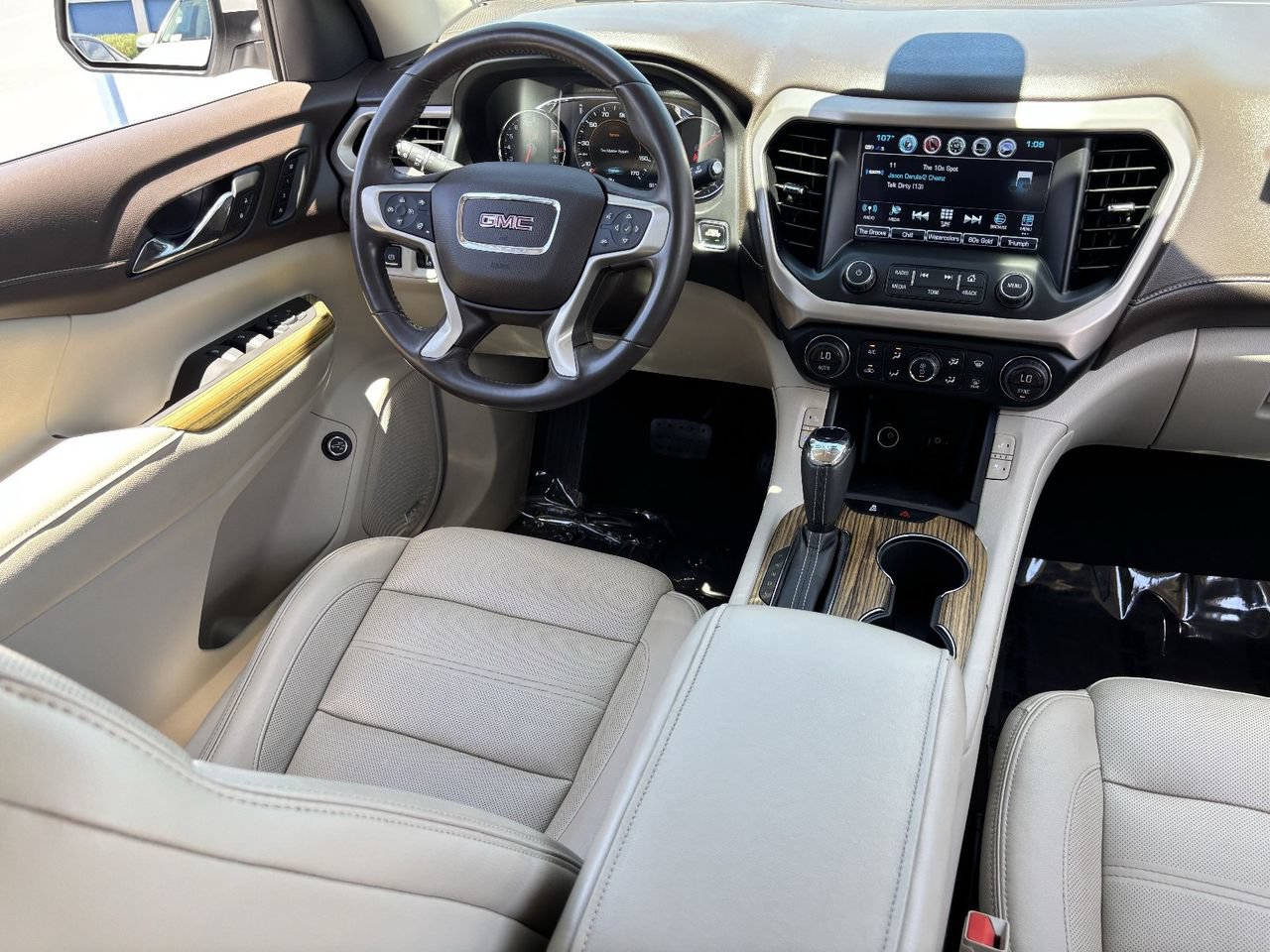 Used 2019 GMC Acadia Denali w/ Technology Package FWD image 12