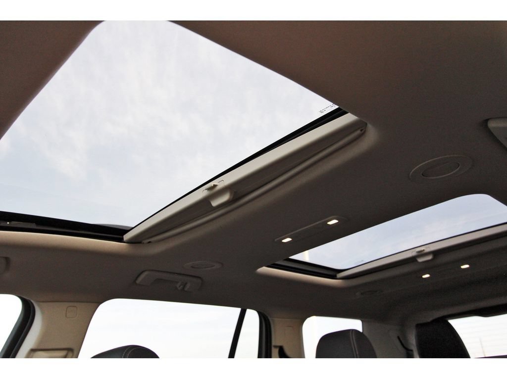 Used 2020 GMC Acadia Denali w/ Technology Package FWD image 30
