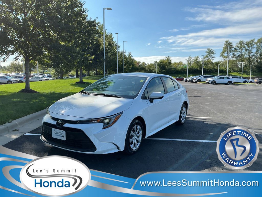 Used 2025 Toyota Corolla LE FWD image 1