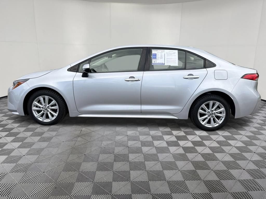 Used 2023 Toyota Corolla LE w/ LE Premium Package FWD image 4