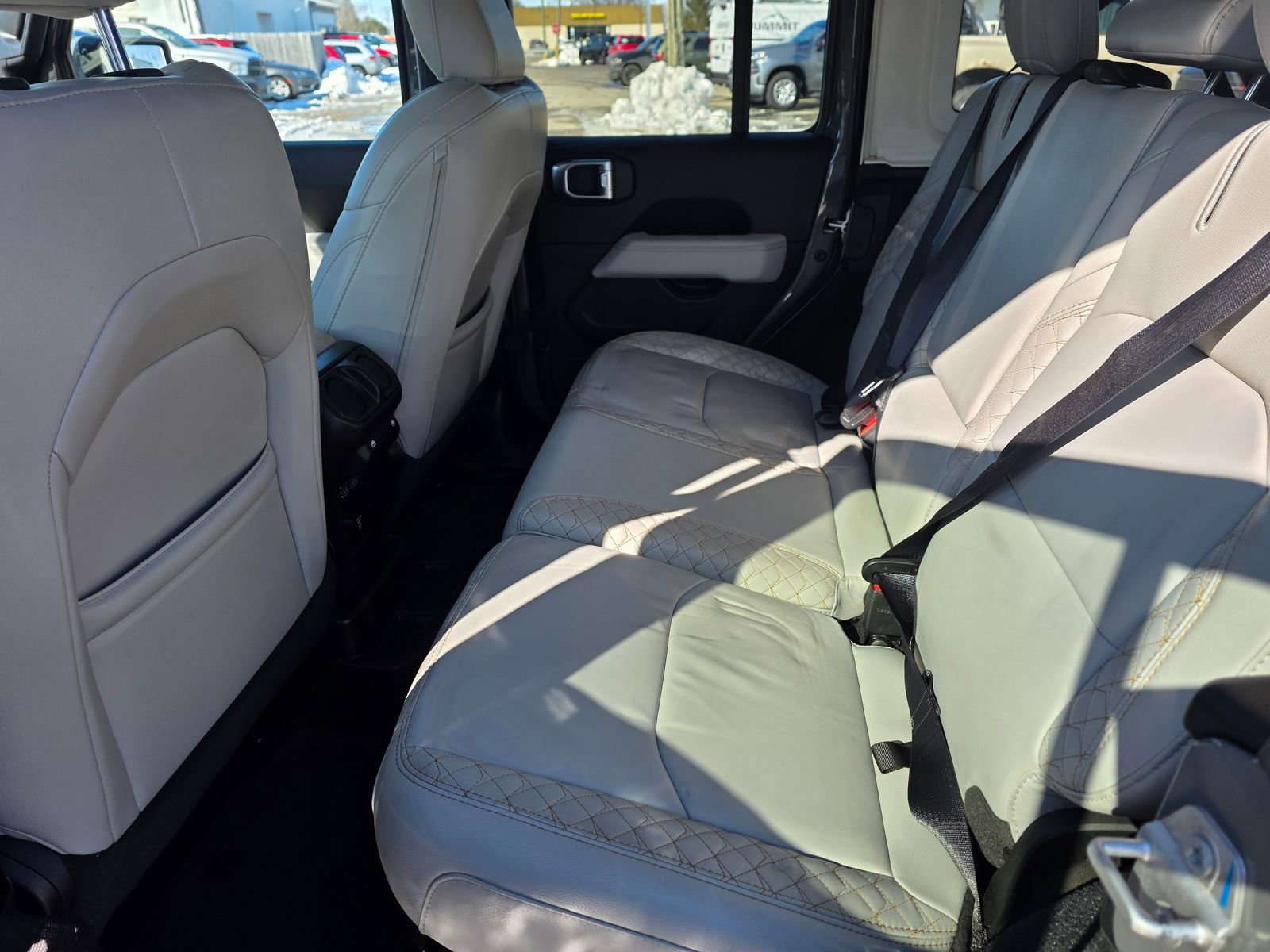 Used 2022 Jeep Wrangler Unlimited Sahara image 9