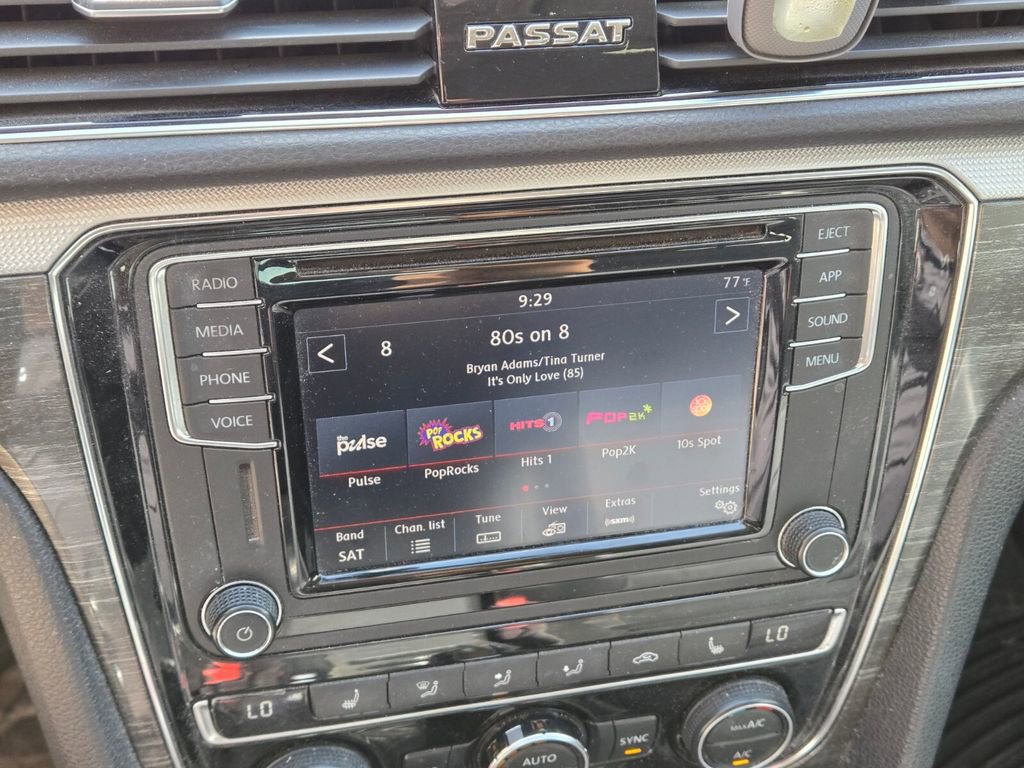 Used 2018 Volkswagen Passat 2.0T SE image 10