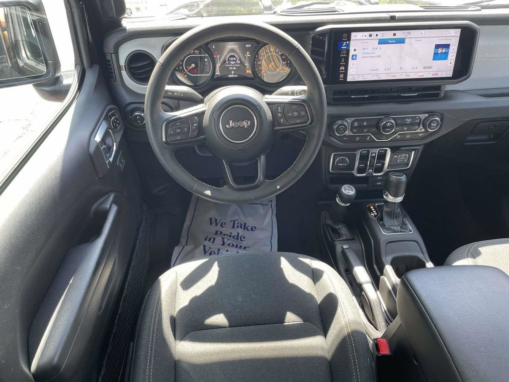 Used 2024 Jeep Gladiator Sport AWD/4WD image 21