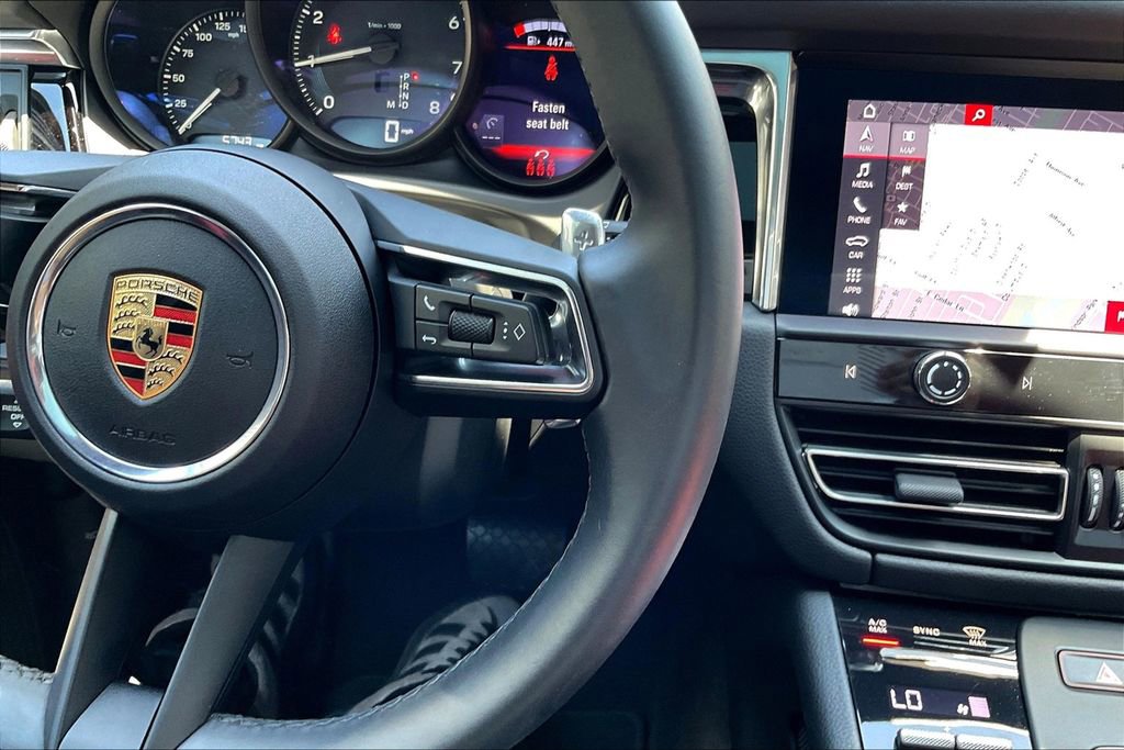 Certified 2025 Porsche Macan image 24
