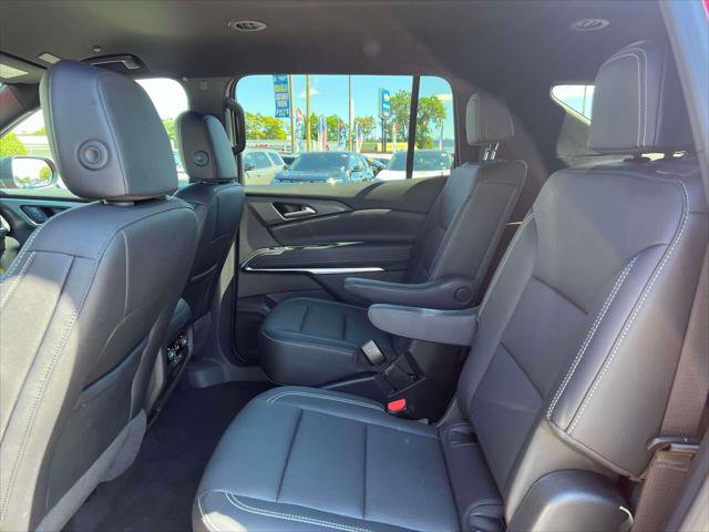 Used 2025 Chevrolet Traverse LT image 11