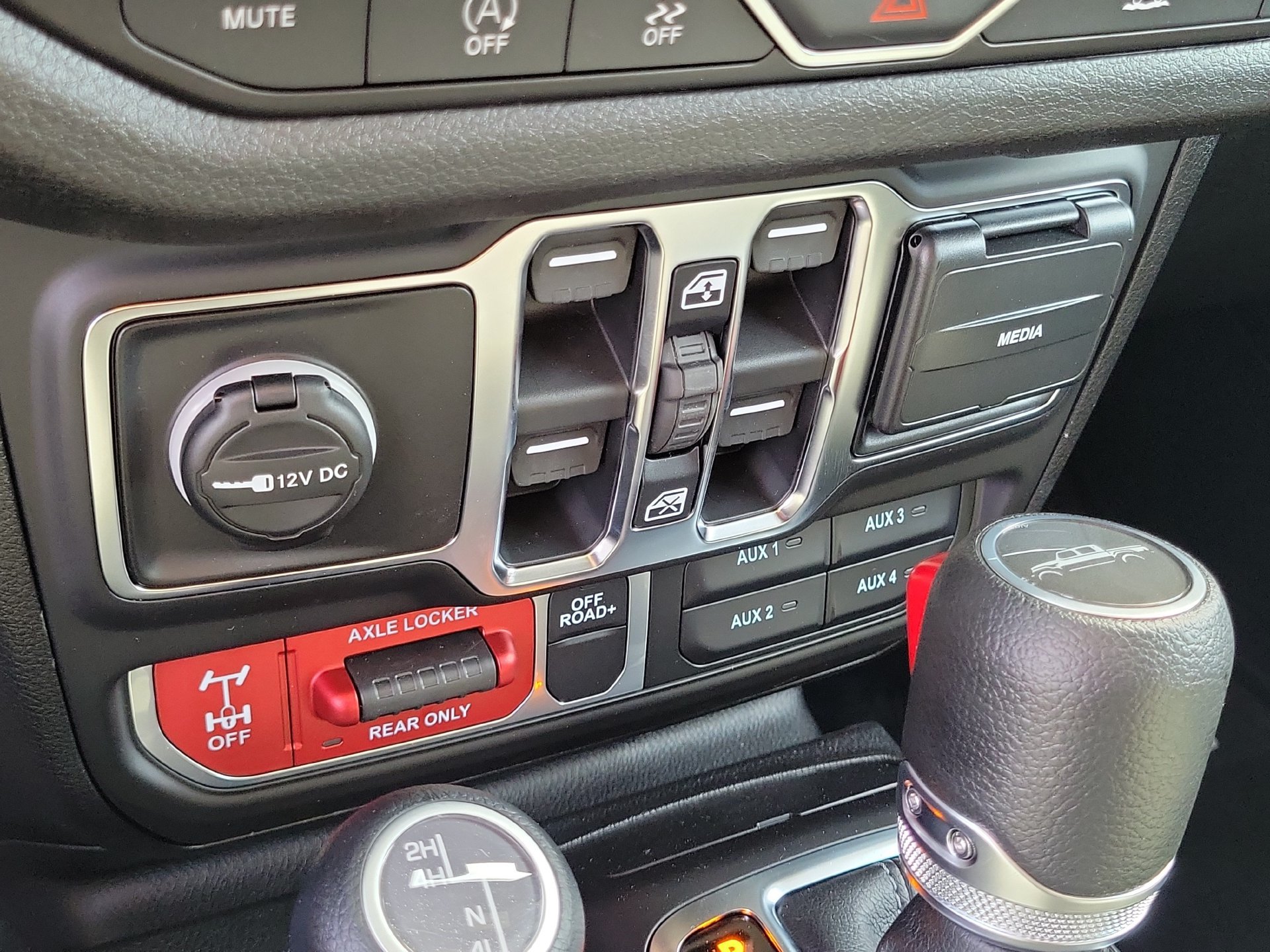 New 2026 Jeep Gladiator Sport AWD/4WD image 11