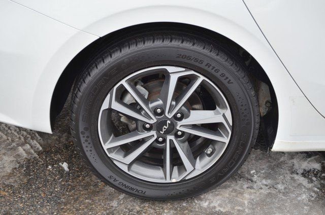 Used 2023 Kia Forte LXS image 11