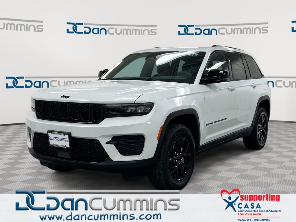 Used 2025 Jeep Grand Cherokee Altitude AWD/4WD image 1