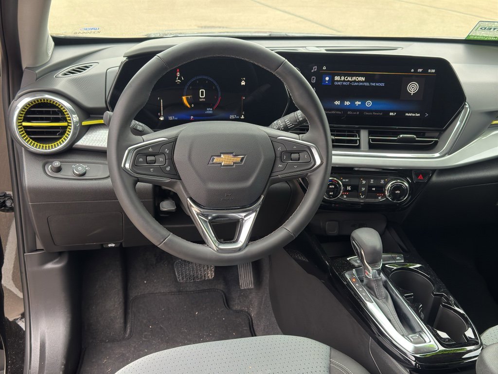 Used 2025 Chevrolet Trax LT w/ Driver Confidence Package FWD image 14