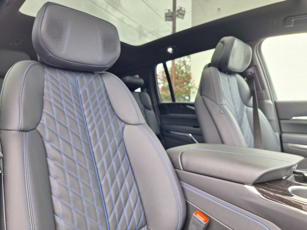New 2026 Cadillac Escalade IQ Luxury 1 w/ LPO, Floor Liner Package image 29