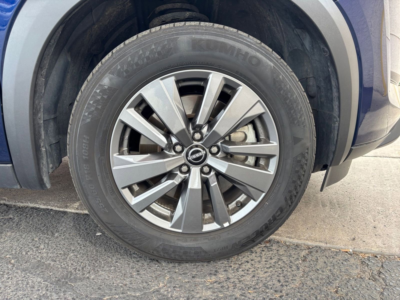 Used 2025 Nissan Pathfinder SV FWD image 33