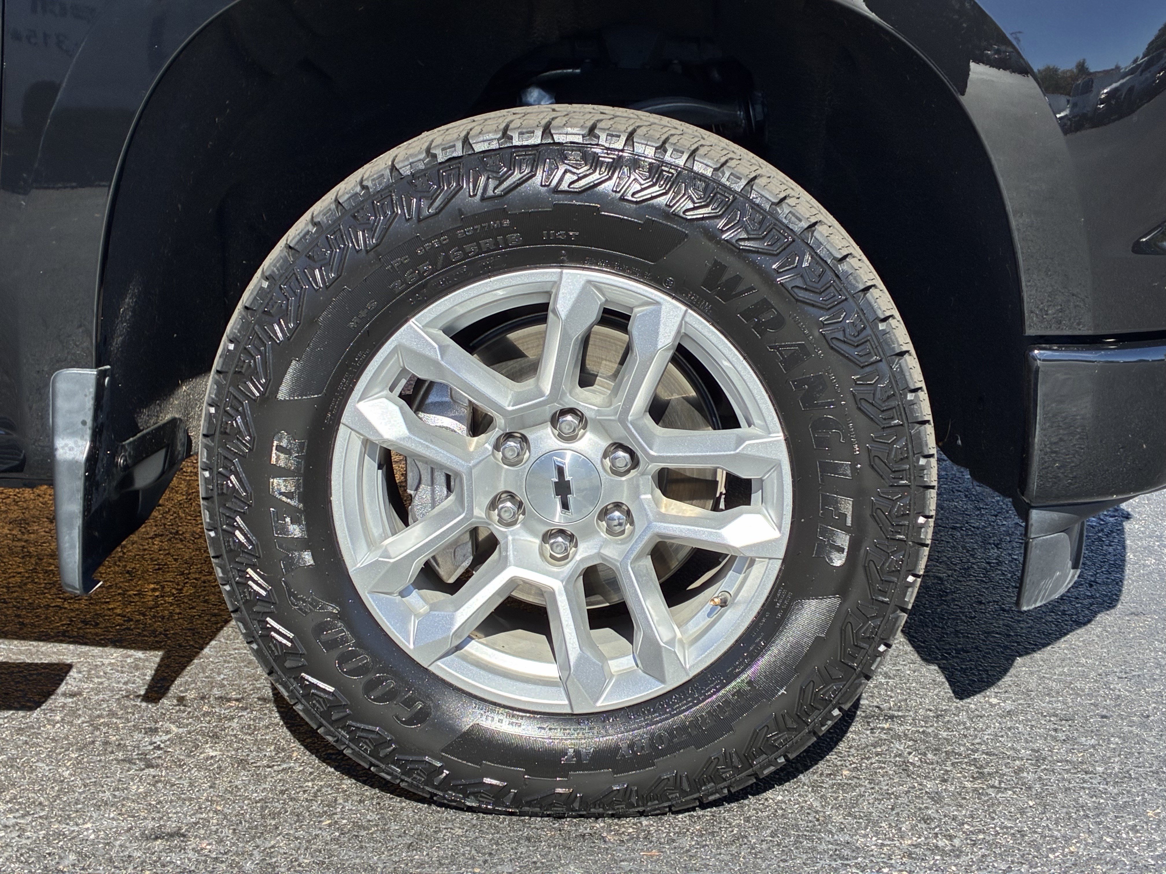 Used 2023 Chevrolet Silverado 1500 RST AWD/4WD image 6