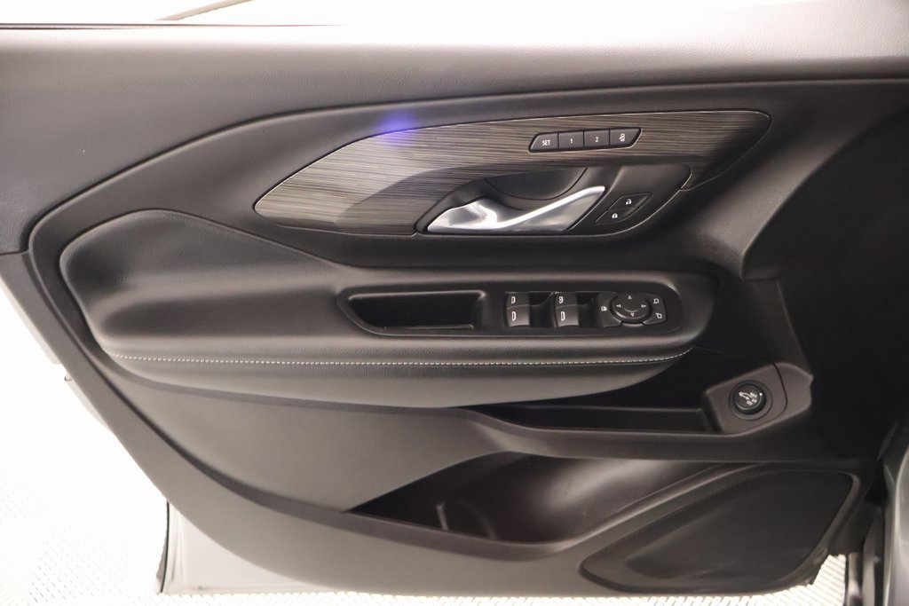 Used 2024 GMC Terrain SLT image 15