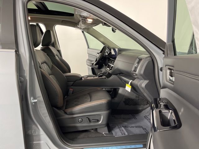 New 2026 Nissan Pathfinder Platinum w/ Accent Package image 40