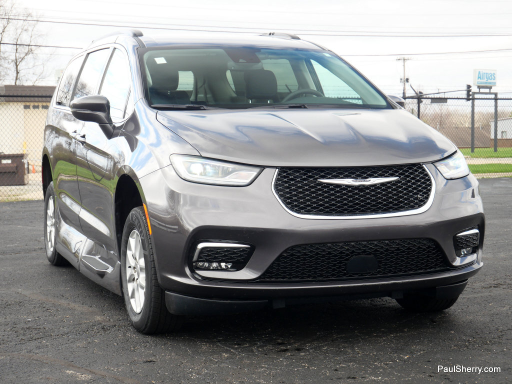 Used 2022 Chrysler Pacifica Touring-L FWD image 26