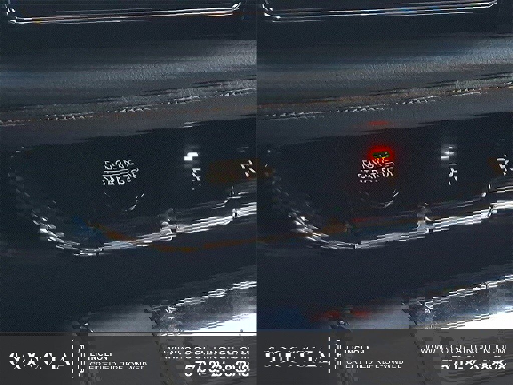 Certified 2025 Lincoln Aviator AWD image 23