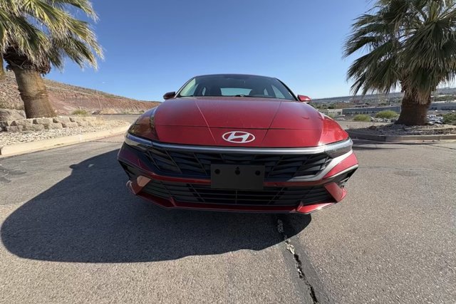 Used 2024 Hyundai Elantra SEL FWD image 8