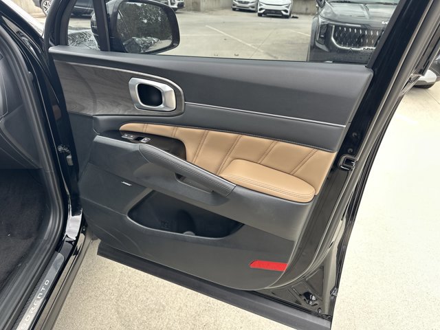Used 2025 Kia Sorento SX Prestige w/ Olive Brown Leather Package image 17