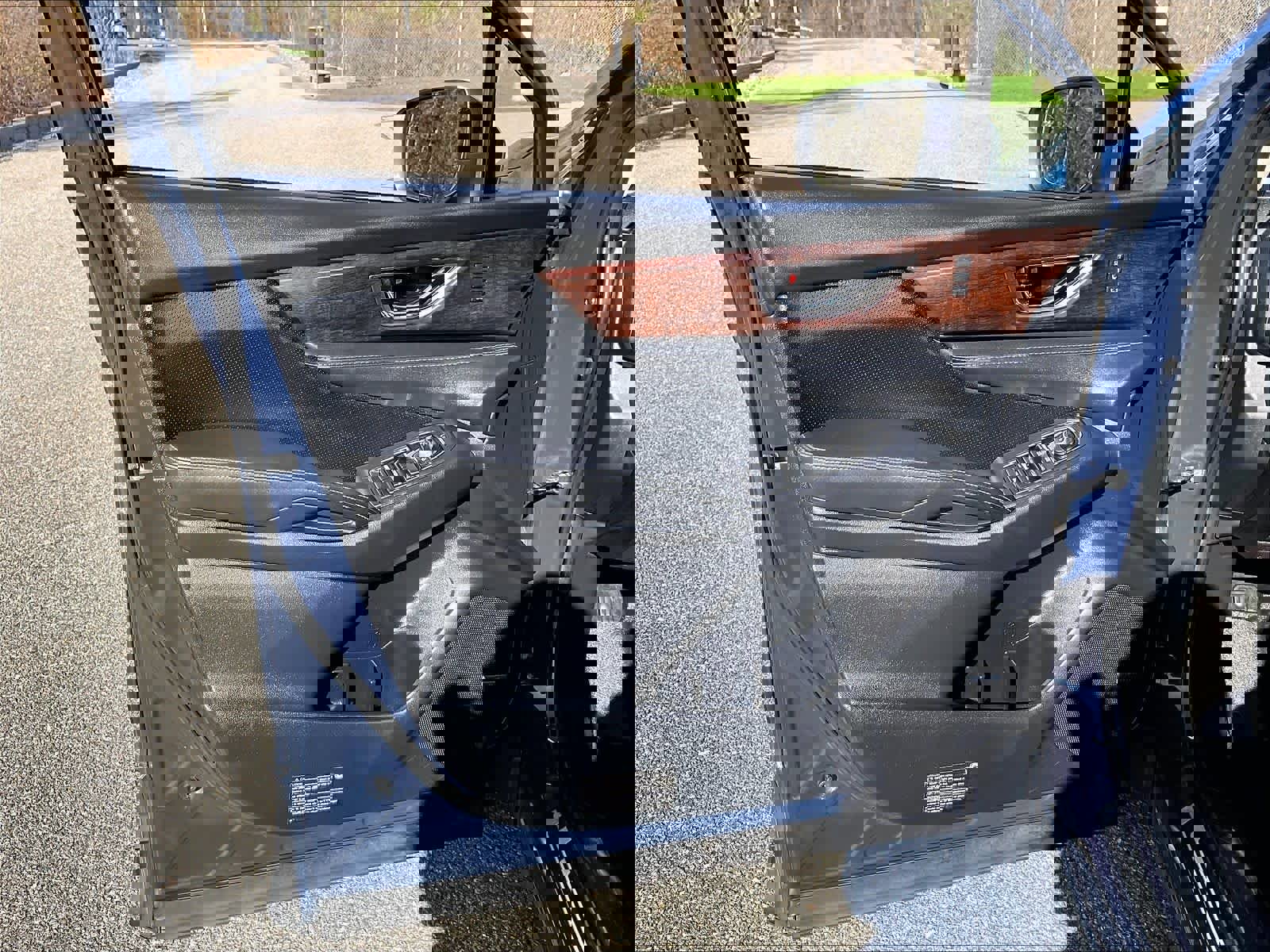 Used 2023 Subaru Ascent Touring AWD/4WD image 9